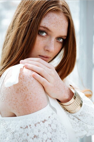 Larsen Thompson nude photo 15