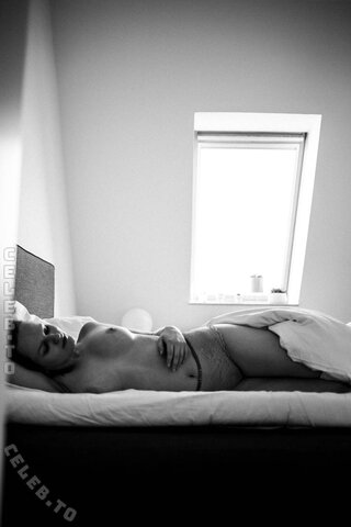 Late.night.ego nude photo 13