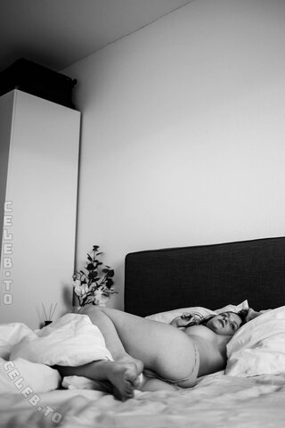 Late.night.ego – Vesta by Aaron Deppe - Lazy Day in Berlin (1 photo is a repost from post No