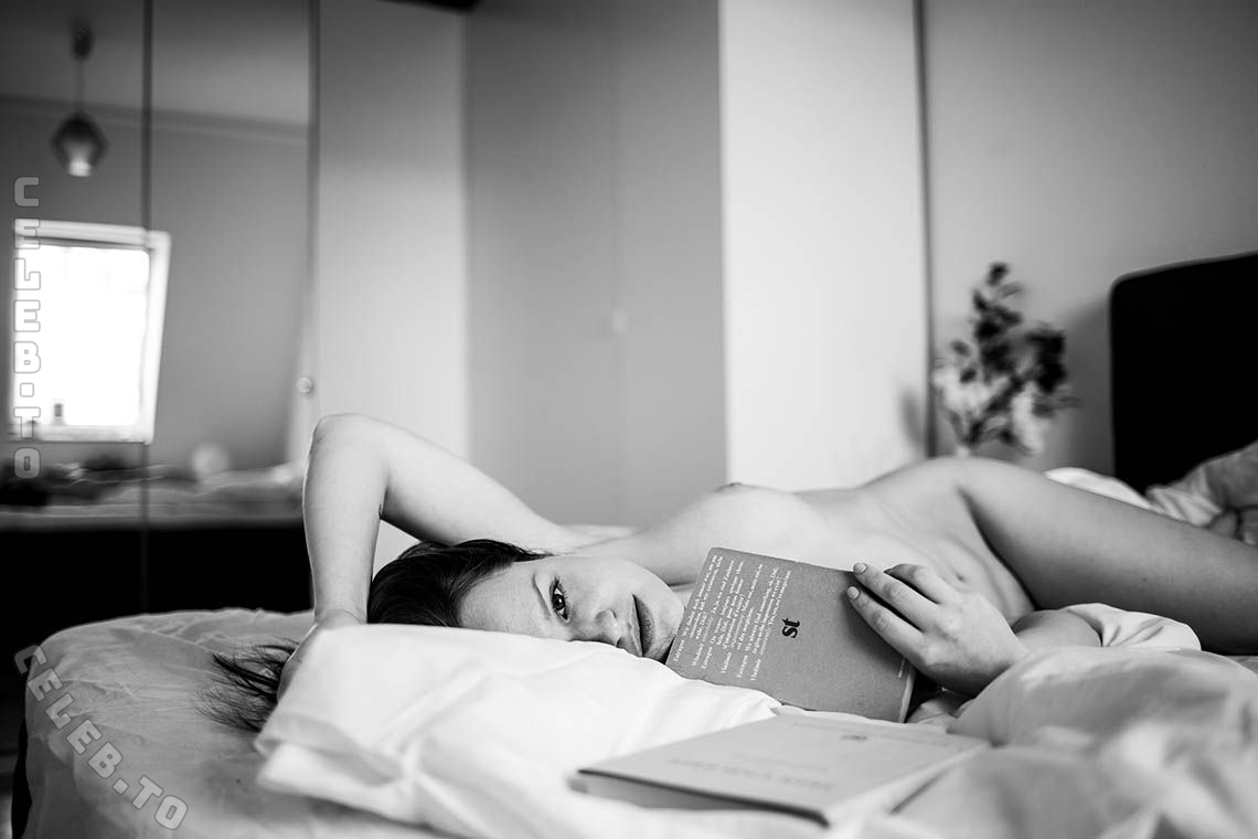 Late.night.ego nude photo 2