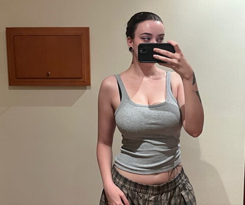 Laudcl nude photo 1