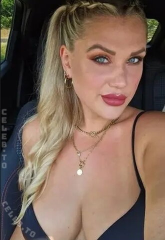 Laura aka Captain_lulli nude photo 52