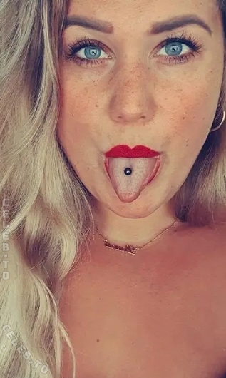 Laura aka Captain_lulli nude photo 7