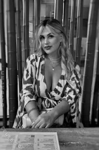 Laura aka Captain_lulli nude photo 36