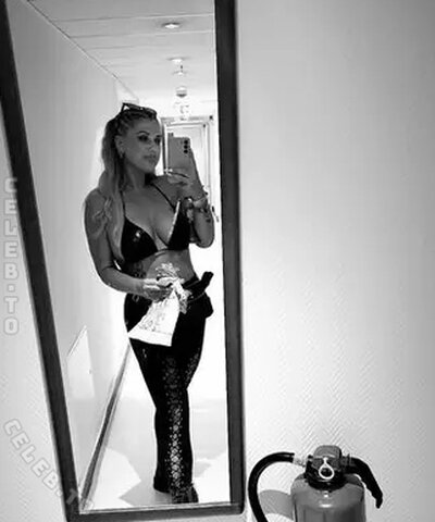 Laura aka Captain_lulli nude photo 15