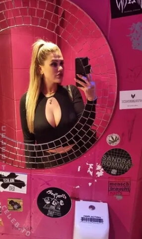Laura aka Captain_lulli – Techno Events & Selfies