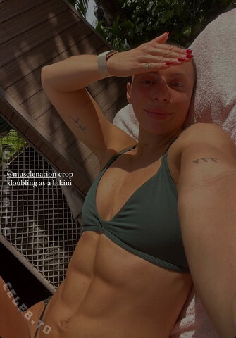 Laura ashleighh nude photo 2