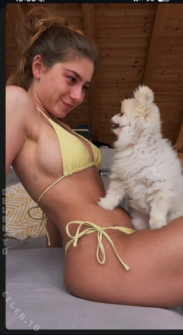 Laura Benko nude photo 1