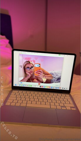 Laura Blond photo 1