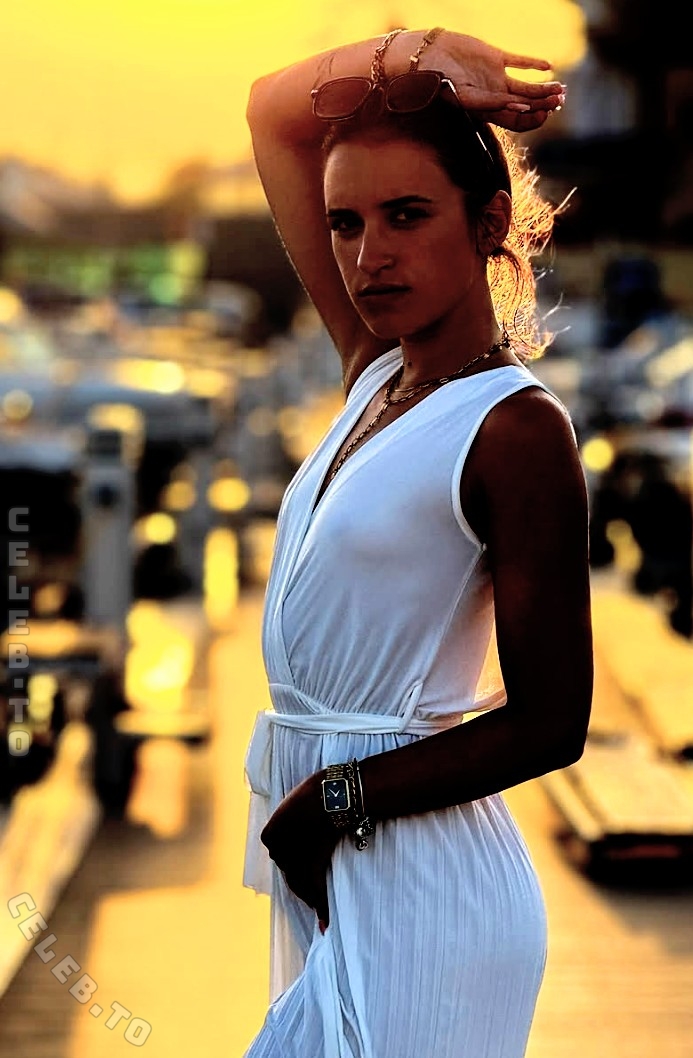 Laura Borck nude photo 2