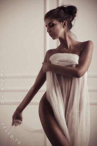 Laura Giraudi nude photo 4