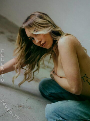 Laura Hummer nude photo 23