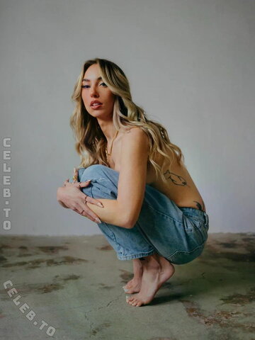 Laura Hummer nude photo 21