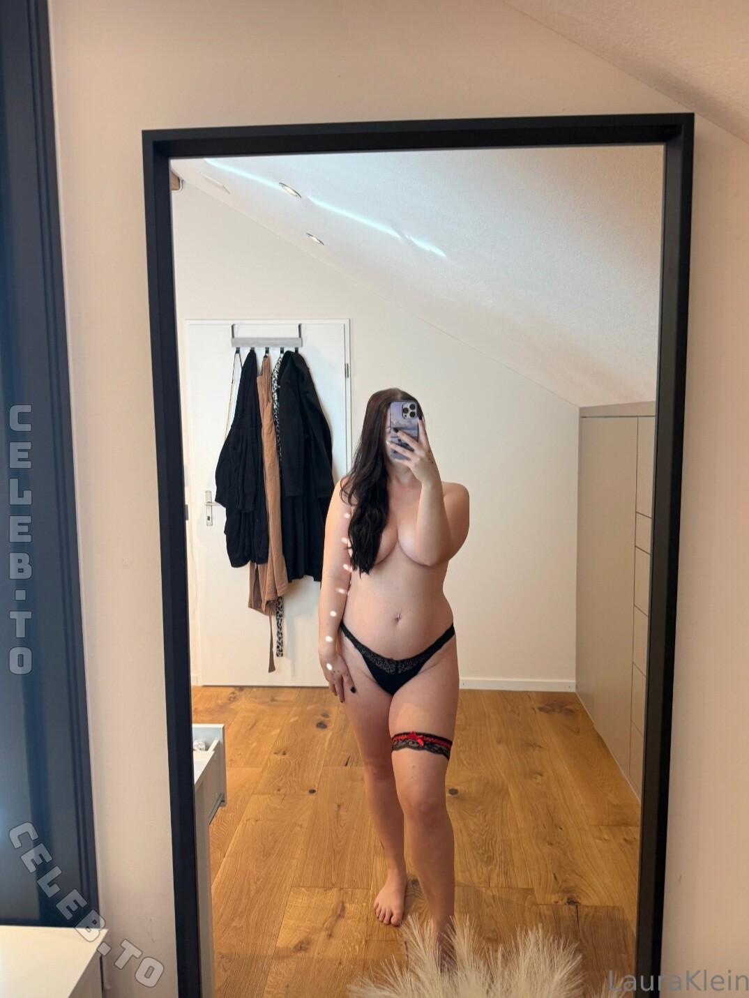 Laura Klein nude photo 2