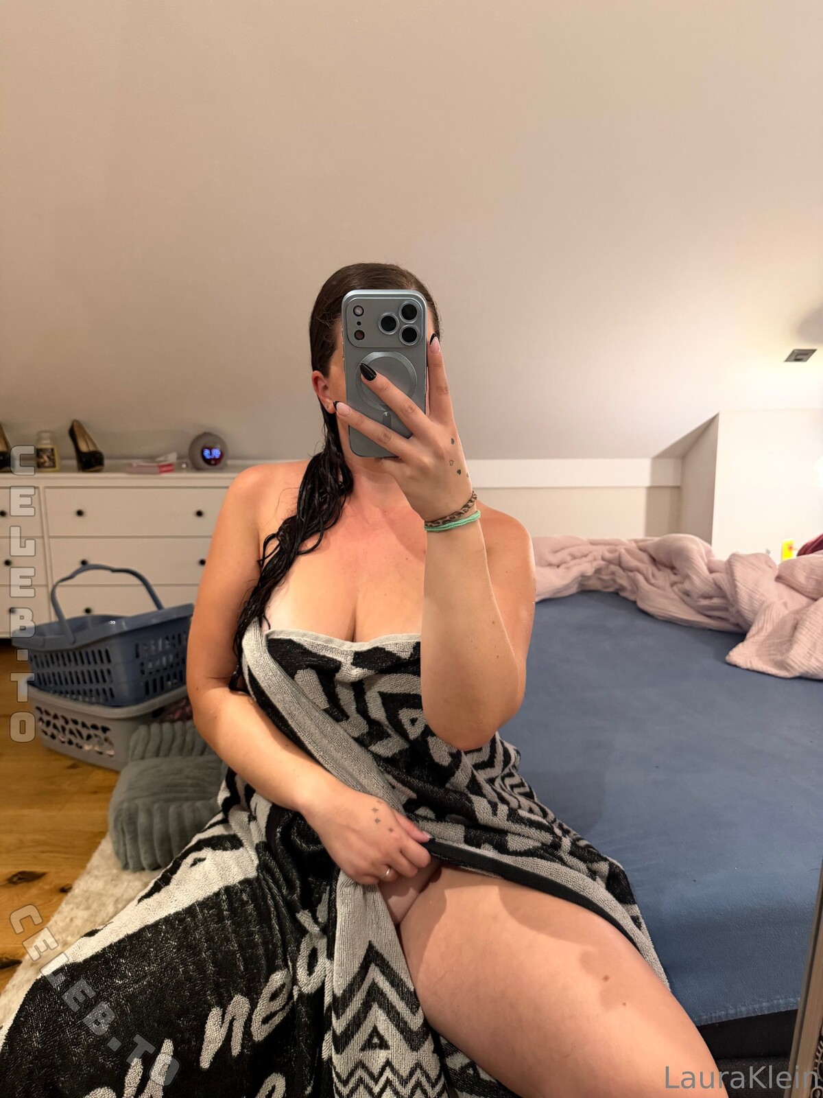 Laura Klein nude photo 3