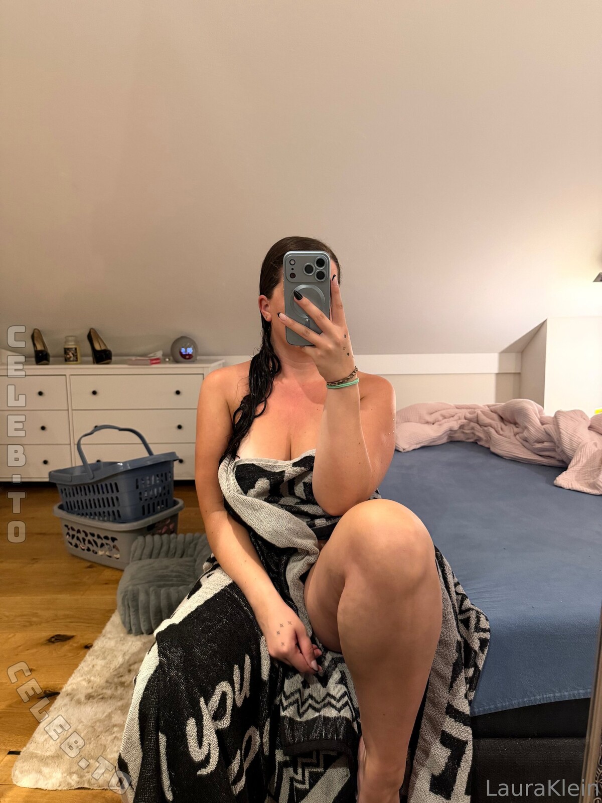 Laura Klein nude photo 4