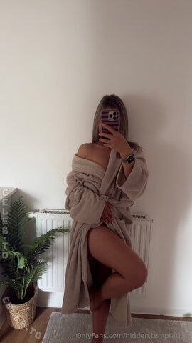 Laura Krankenschwester nude photo 1