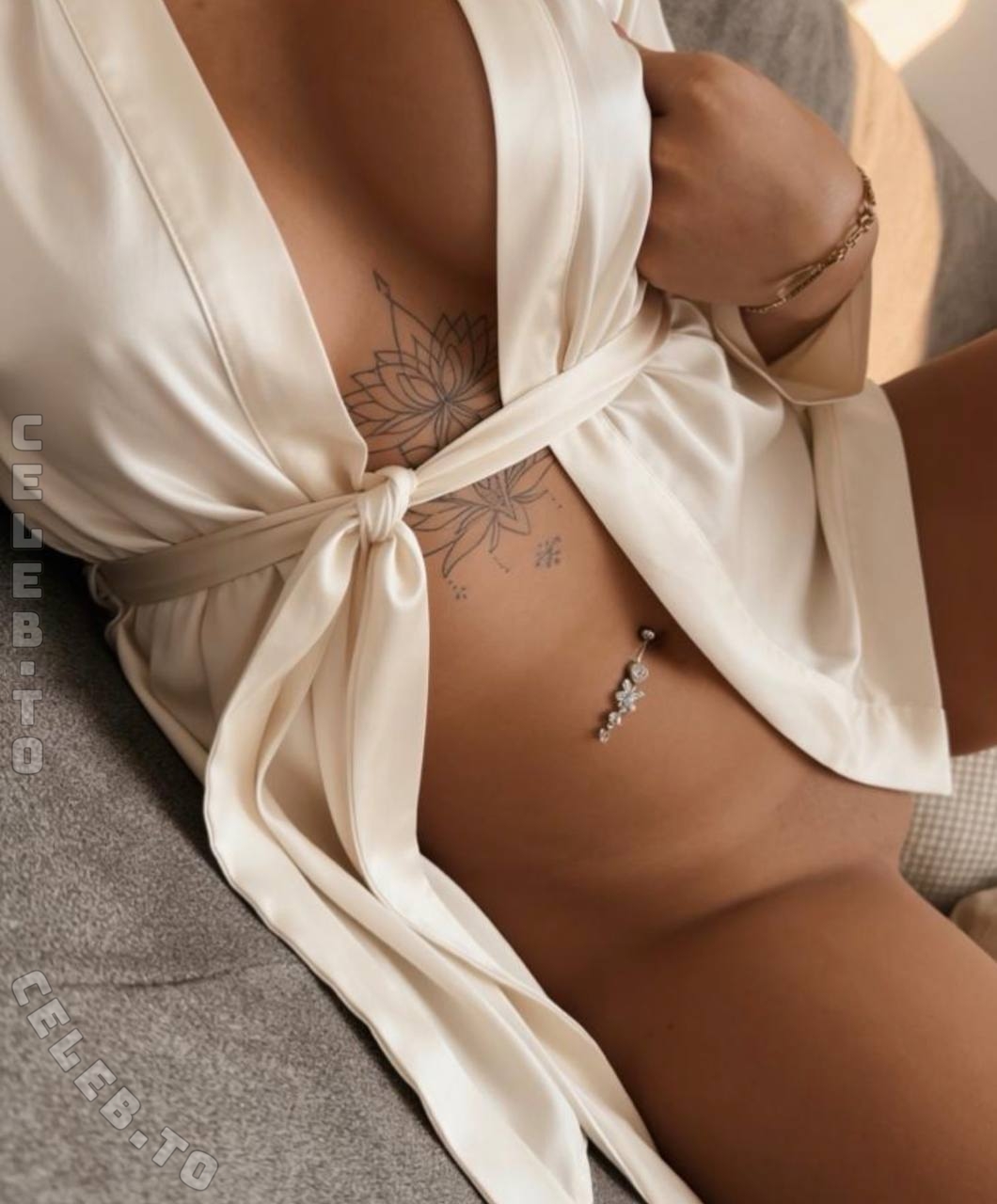 Laura Krankenschwester nude photo 1