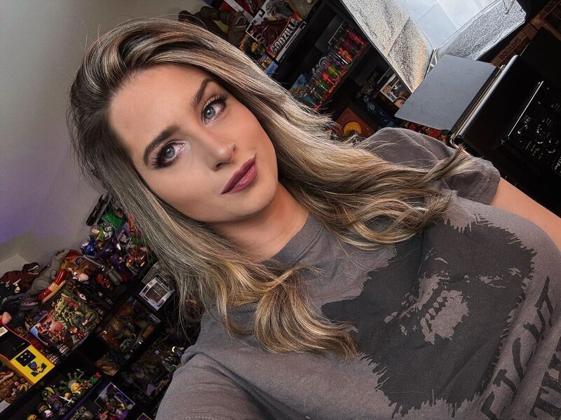 Laura Legends nude photo 1