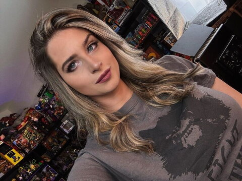 Laura Legends nude photo 20