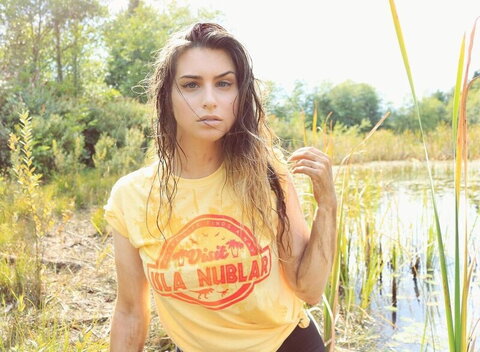 Laura Legends nude photo 17