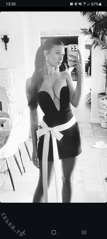 Laura Margesin nude photo 25