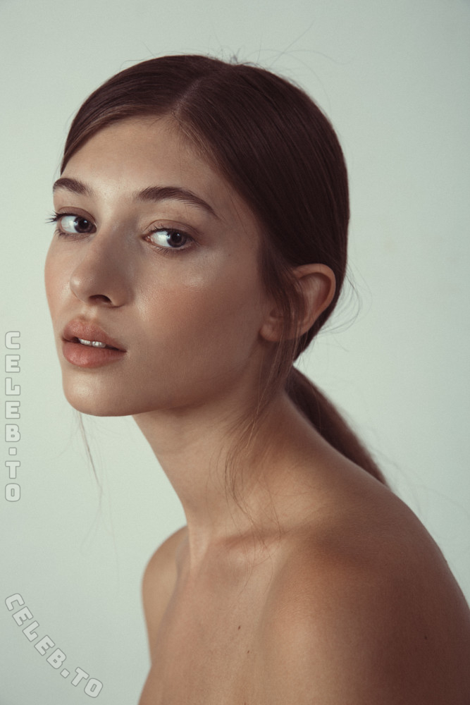 Laura Margesin nude photo 10