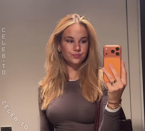 Laura Marie Soons nude photo 2