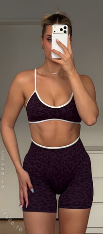 Laura Michelle nude photo 7