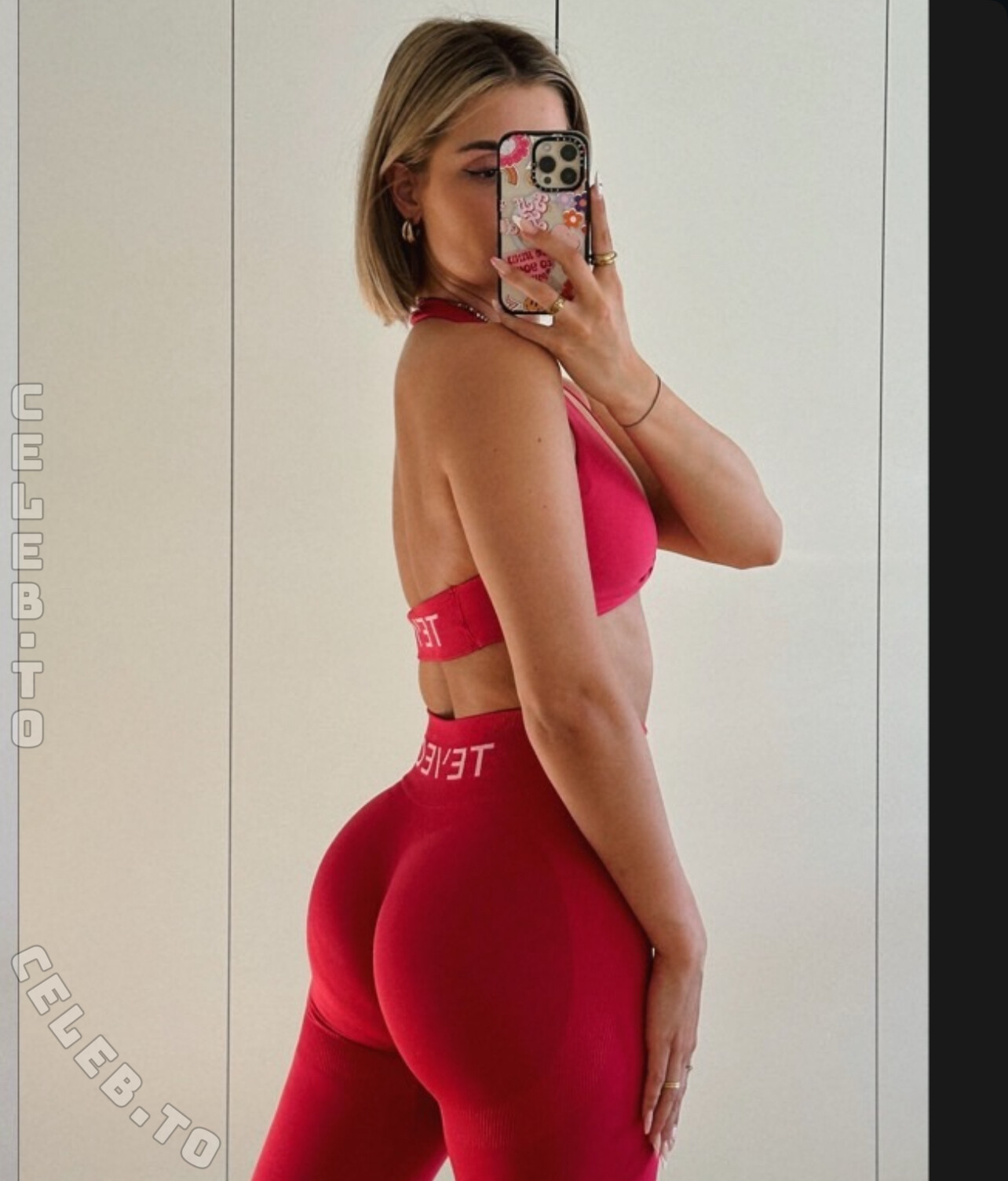 Laura Michelle nude photo 8