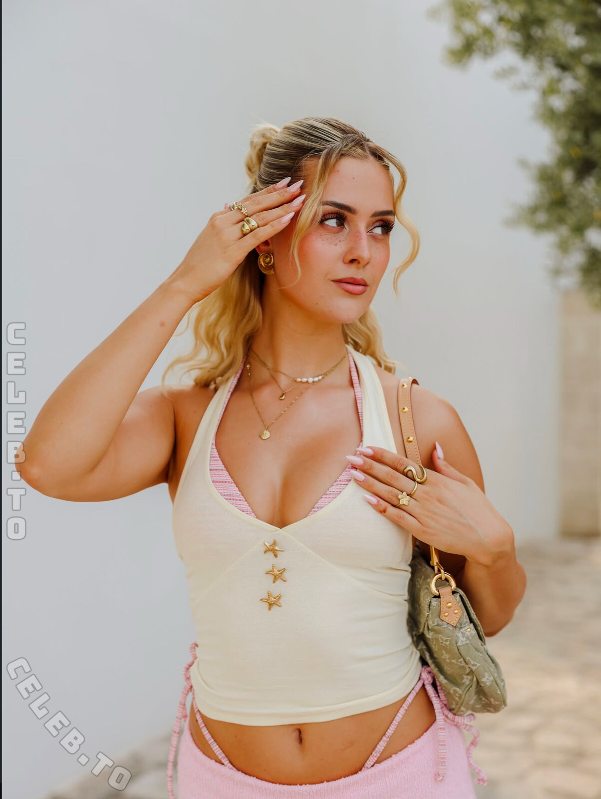 Laura Michelle nude photo 22