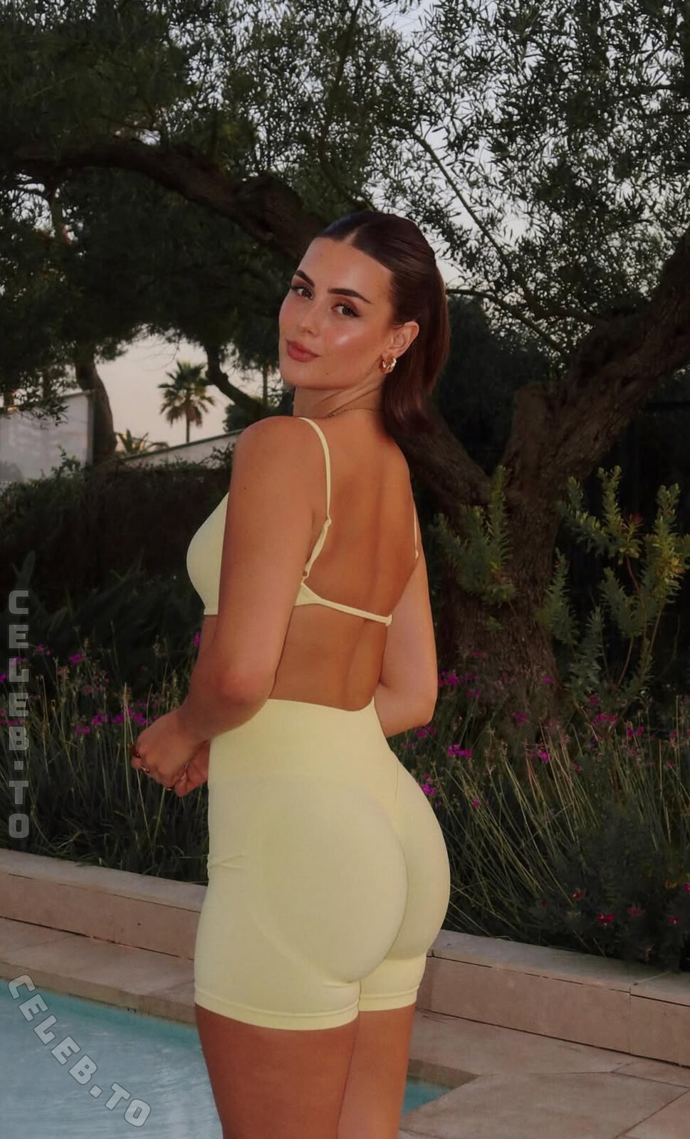 Laura Michelle nude photo 27