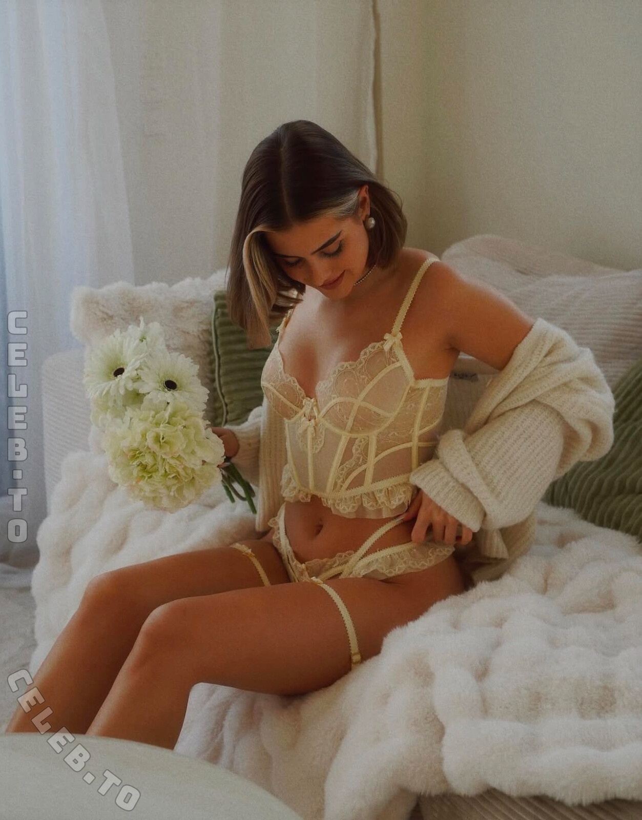 Laura Michelle nude photo 29
