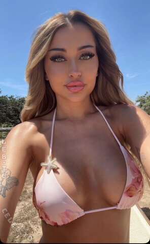 Laura Moradi Fresh (4 photos)