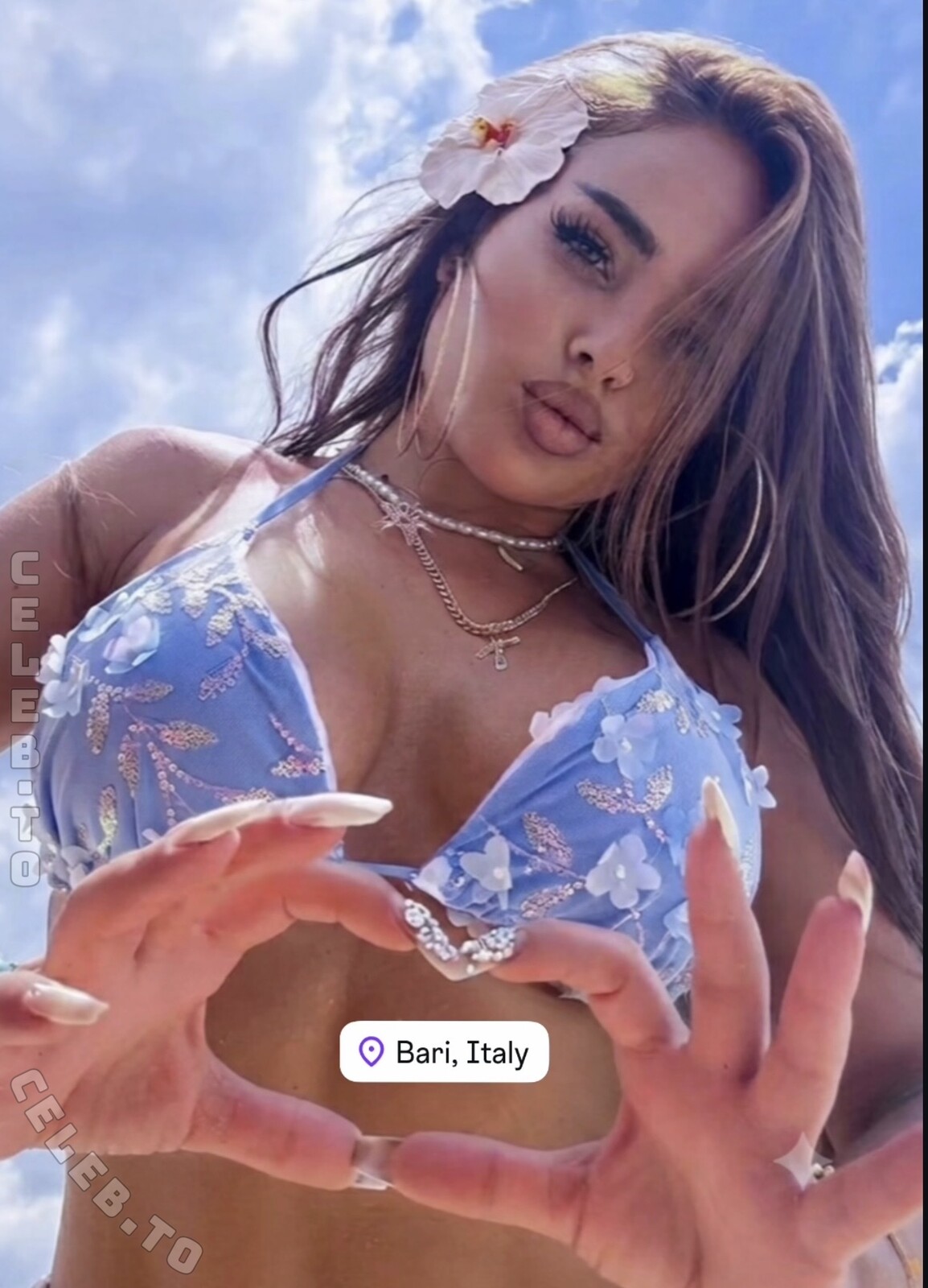 Laura Morante nude photo 1