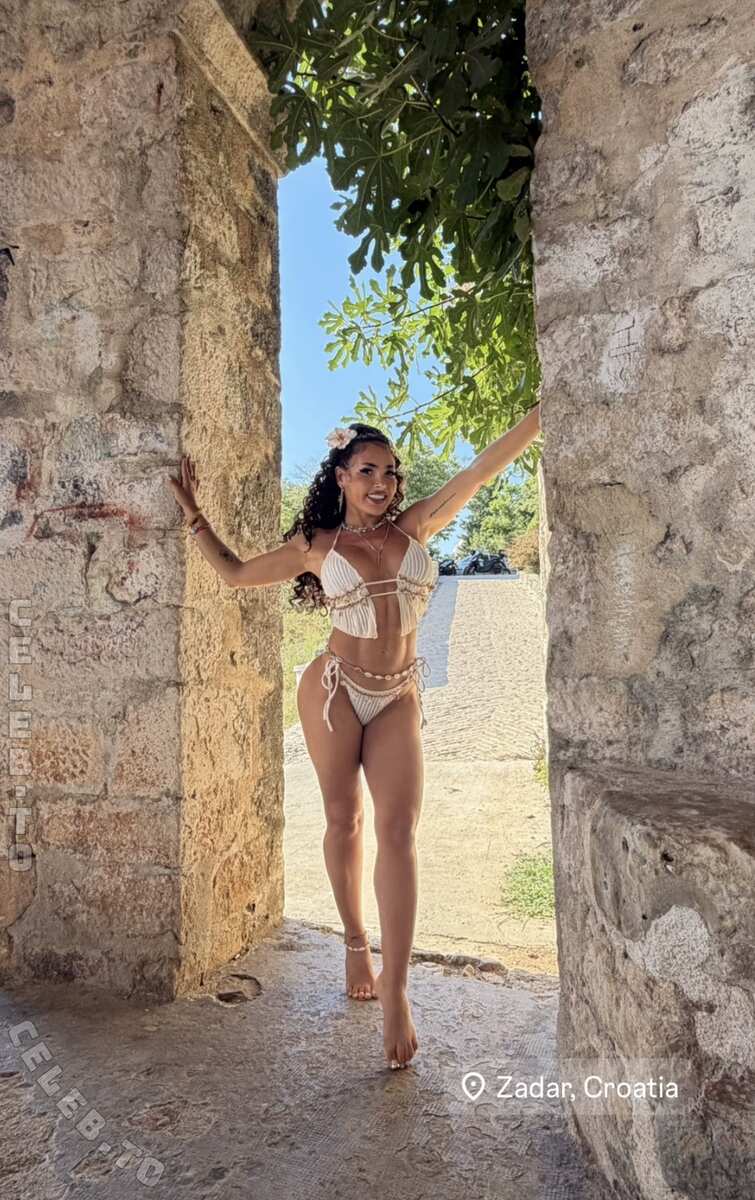 Laura Morante nude photo 1