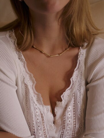 Laura Oganessian nude photo 4