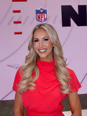 Laura Rutledge nude photo 1