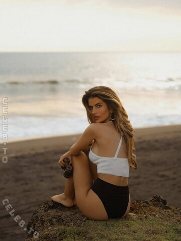 Laura Schultz nude photo 72