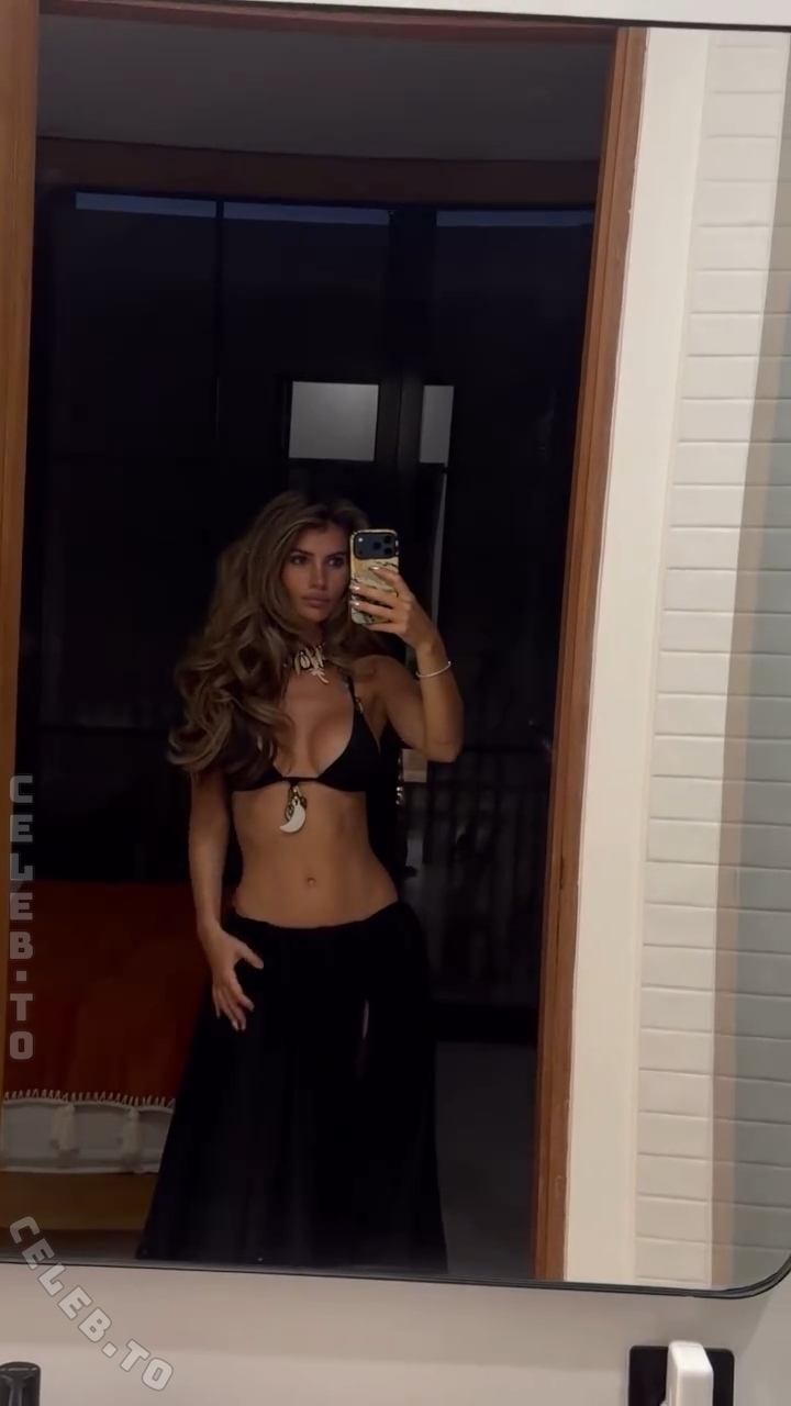 Laura Schultz nude photo 3