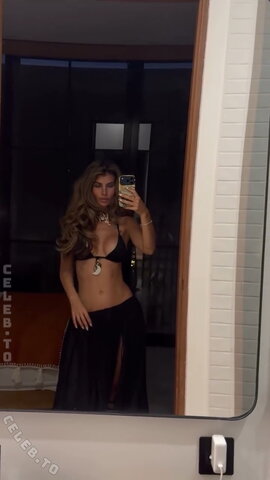 Laura Schultz nude photo 11