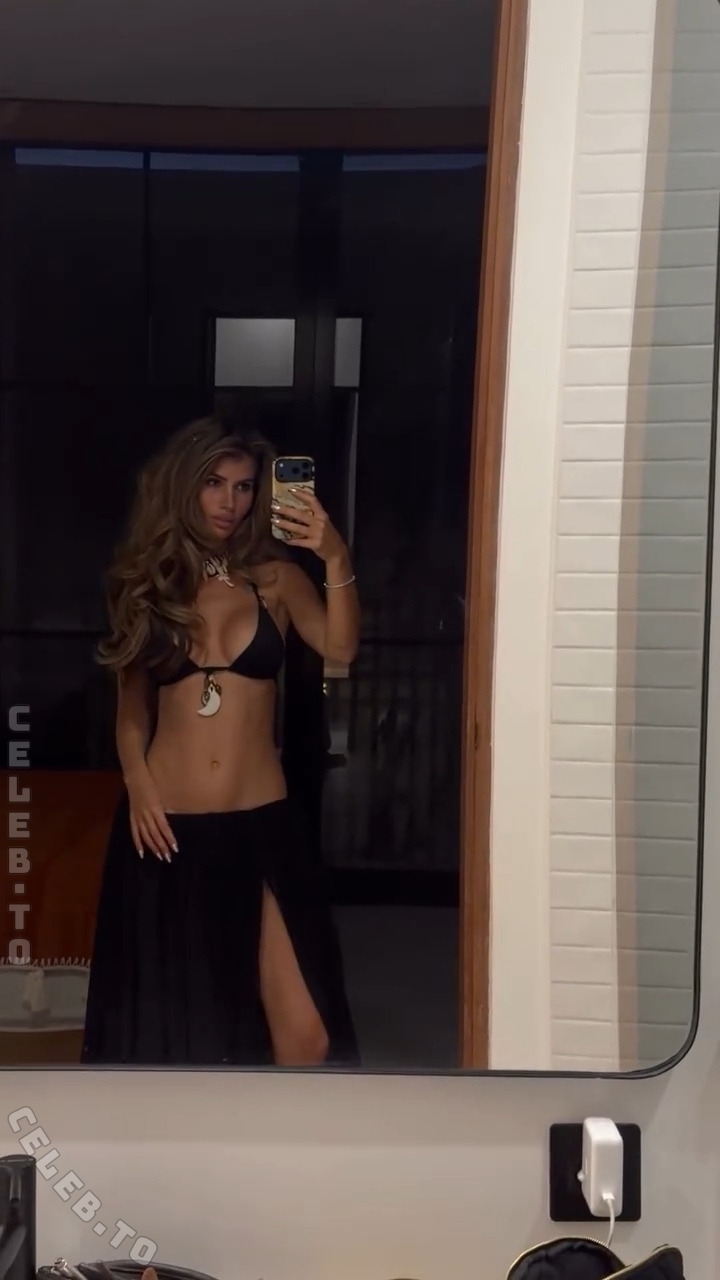 Laura Schultz nude photo 5