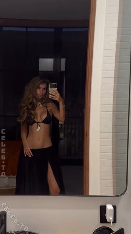 Laura Schultz nude photo 10