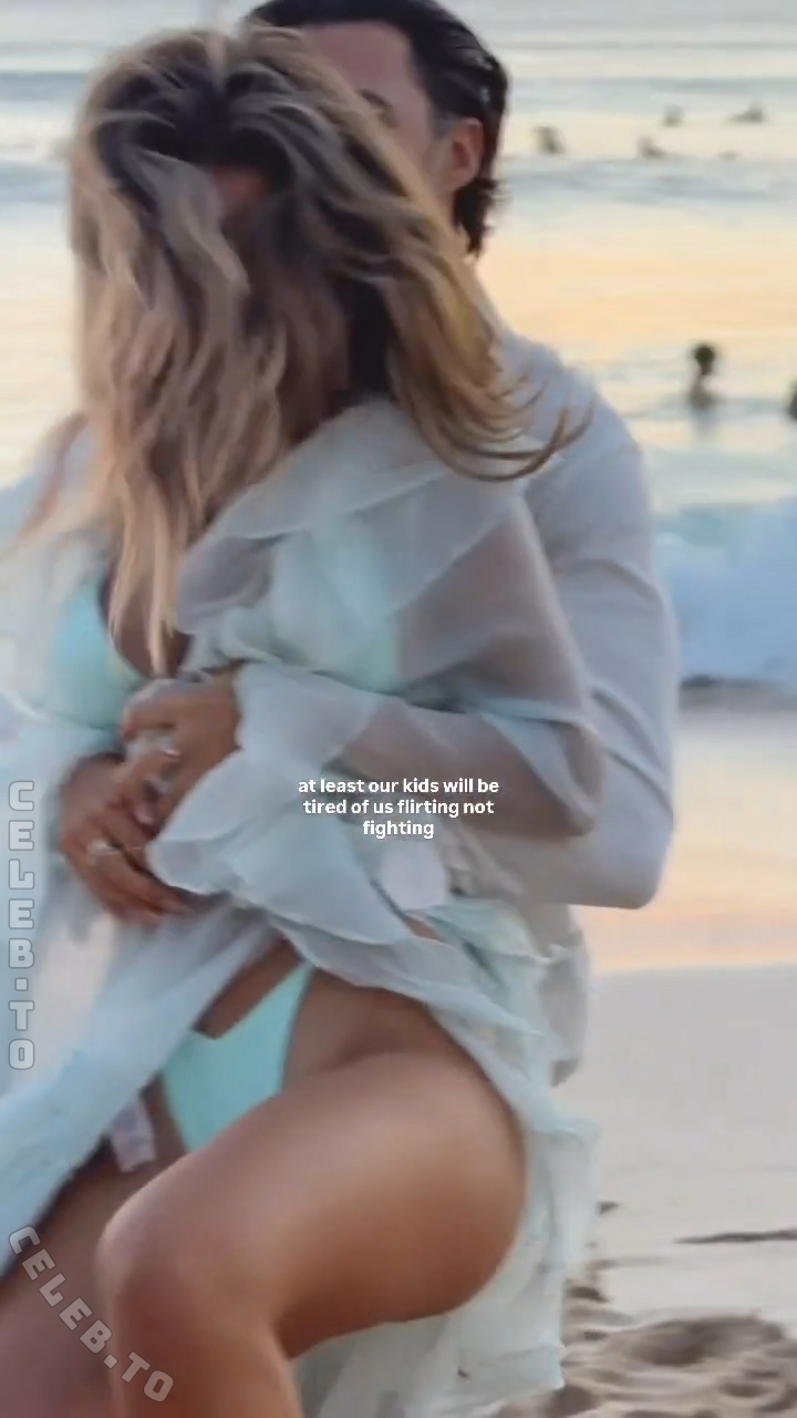 Laura Schultz nude photo 11
