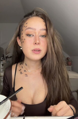 Laura Sophie nude photo 11