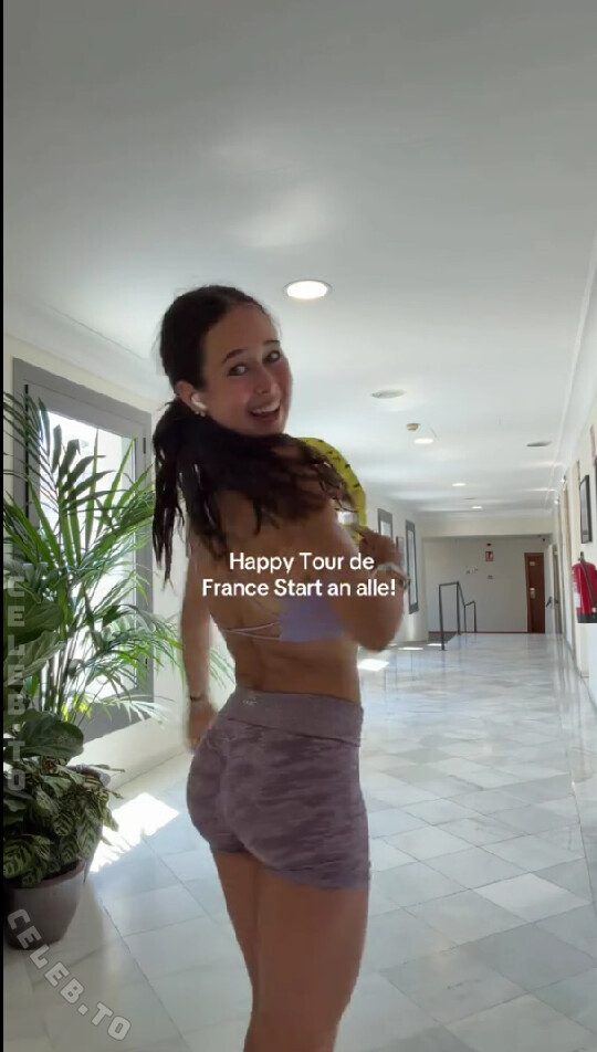 Laura Sophie nude photo 1