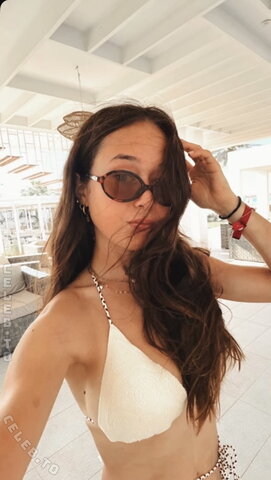 Laura Sophie New (2 photos)