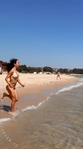 Laura Sophie nude photo 4