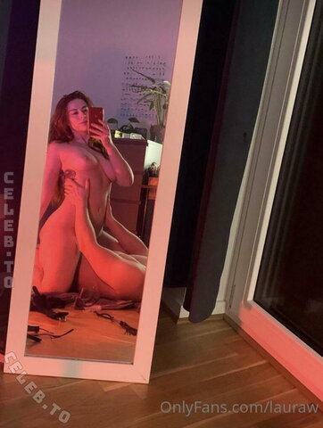 Laura W. nude photo 32