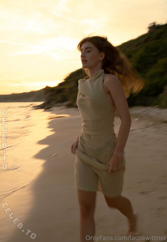 Laura Wittner nude photo 9
